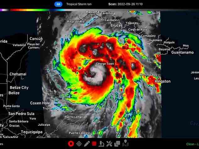 Hurrikan Ian sollte Florida Mitte der Woche treffen, entweder spät am Mittwochabend oder am Donnerstagmorgen, und Windgeschwindigkeiten von 130 mph mit sich bringen;  Es traf jedoch am frühen Mittwoch auf Land