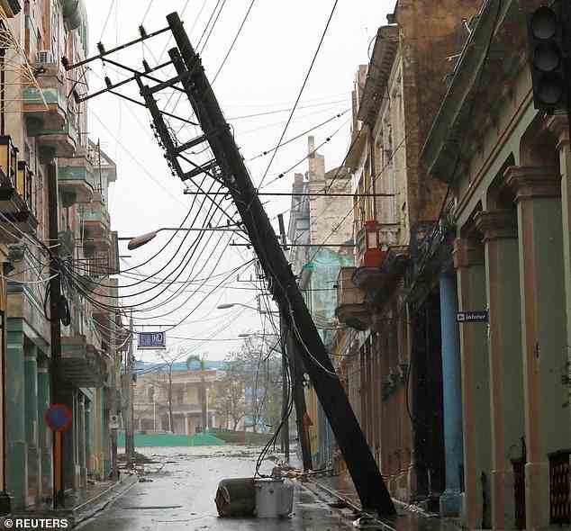 Der Hurrikan Ian unterbrach die Stromversorgung für über eine Million Einwohner Kubas, als Telefonmasten und andere Kabel infolge der starken Winde umstürzten