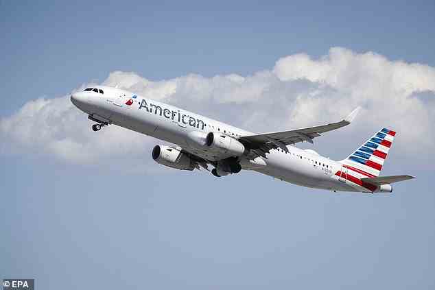 American Airlines hat ein technisches Problem im öffentlichen Ankündigungssystem verantwortlich gemacht, während Passagiere verschiedener Flüge sagen, dass sie die bizarre Anomalie ebenfalls erlebt haben