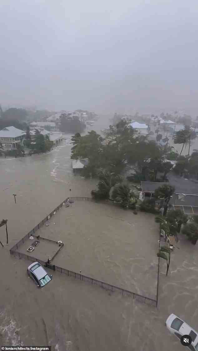 Fotos zeigen, dass der Pool bereits am Mittwochmittag in einem Küstenabschnitt der Stadt, der als Estero Island bekannt ist, unter Wasser war
