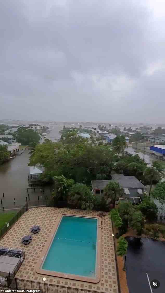 Ein Vorher-Bild zeigt einen Pool und mehrere Häuser in der Nähe des Estero Blvd in Fort Myers, bevor der Sturm die Stadt erschütterte