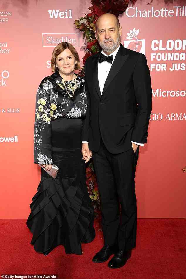 So nah: Am Donnerstagabend kuschelten sich die Stars bei den ersten Albie Awards seines ehemaligen ER-Co-Stars George Clooney in der New York Public Library aneinander