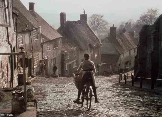 Der Hovis-Werbespot von 1973 wurde in der hübschen Kopfsteinpflasterstraße von Dorset gedreht und startete die Karriere des legendären Filmemachers Sir Ridley Scott