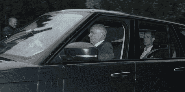 Der britische Prinz William fährt am Donnerstag, den 8. September, mit einem Auto mit Prinz Andrew, Prinz Edward und Sophie, Gräfin von Wessex, nach Balmoral Castle in Schottland.