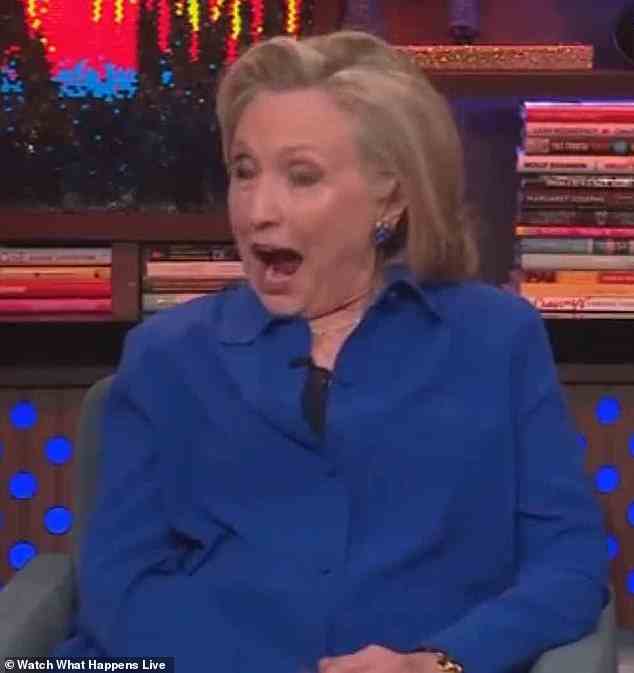 Hillary Clinton war schockiert, als sie am Donnerstag „Watch What Happens Live“ besuchte – und Andy Cohen enthüllte, dass er einmal eine „wunderbare Liaison“ mit einem ihrer Geheimdienstagenten hatte
