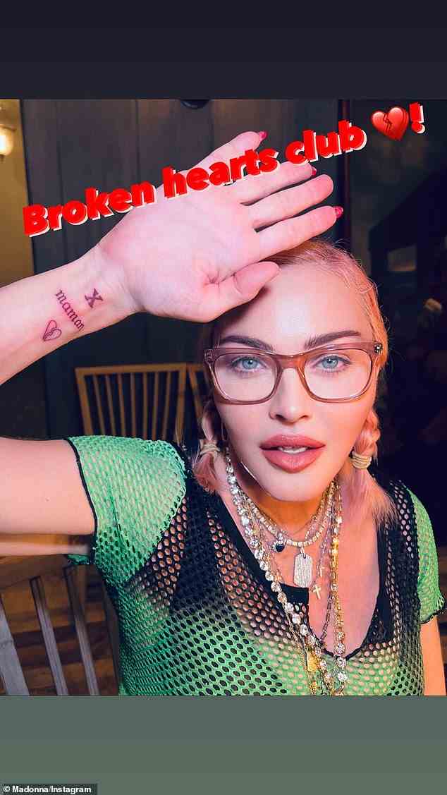 Tinte: Madonna hat am Donnerstag mehrere Fotos ihres Handgelenktattoos zu Ehren ihrer Mutter auf Instagram geteilt