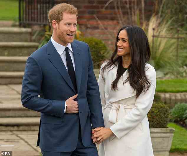 Meghan Markle, die 2017 mit Prinz Harry im Kensington Palace abgebildet war, „dachte, sie würde die Beyonce des Vereinigten Königreichs werden“, als sie Harry heiratete, so ein Insider des Palastes