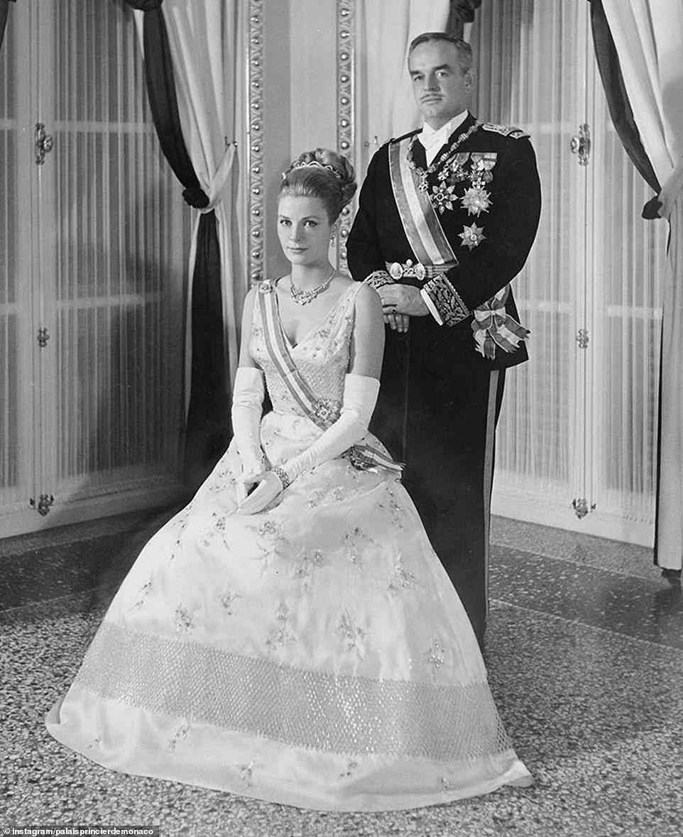 Grace Kelly heiratete Prinz Rainier III. im April 1956 in der St.-Nikolaus-Kathedrale in Monaco.  Der Bräutigam war der souveräne Prinz des Fürstentums Monaco