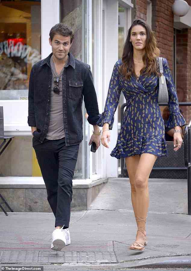 Unterwegs: Paul Wesley wurde mit Model-Freundin Natalie Kuckenburg in New York City gesichtet, bevor seine Trennung von Frau Ines de Ramon bekannt gegeben wurde