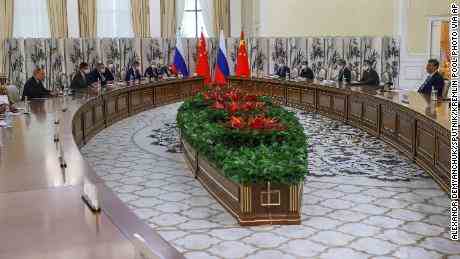 Der russische Präsident Wladimir Putin trifft am Donnerstag am Rande des Gipfeltreffens der Shanghai Cooperation Organization in Samarkand, Usbekistan, mit dem chinesischen Präsidenten Xi Jinping zusammen.