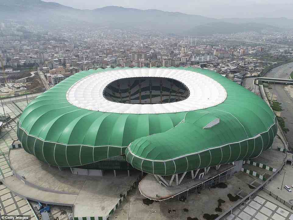 Die Stadt Bursa im Nordwesten der Türkei beherbergt eine Arena mit 44.000 Sitzplätzen in Form eines riesigen Krokodils