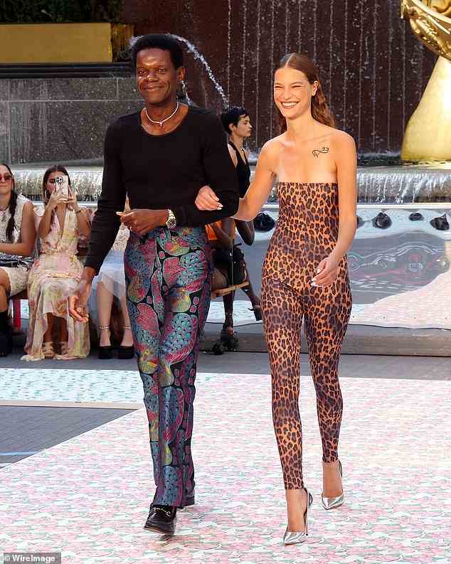 Während der New York Fashion Week veranstaltete Victor Glemaud die allererste Modenschau im Flipper's Roller Boogie Palace im Rockefeller Center