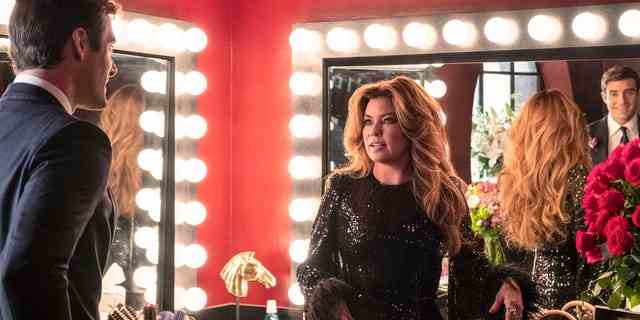 Shania Twain steht nach einem Auftritt in der Country-Show in einer Umkleidekabine "Monarch."