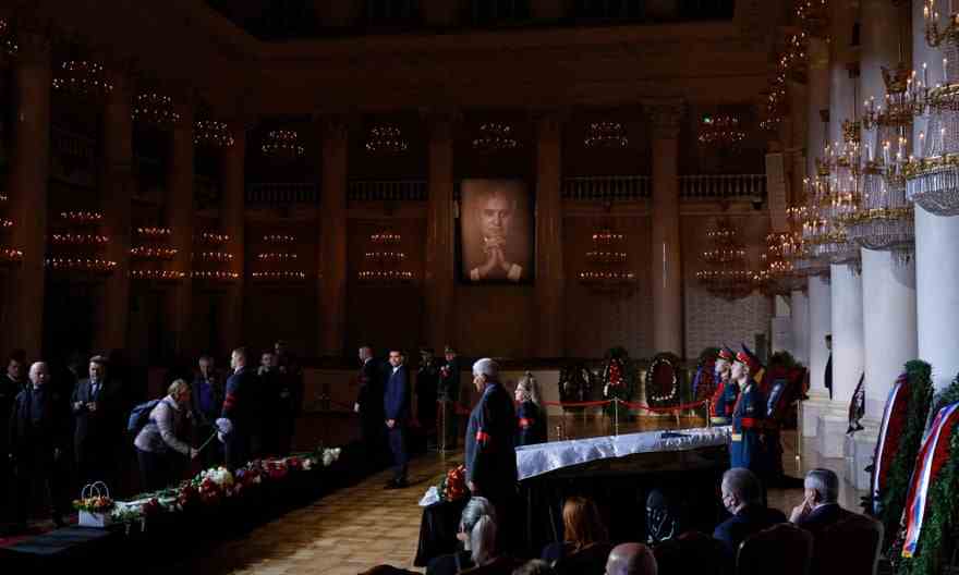 Die Gedenkfeier für Gorbatschow in der Säulenhalle.