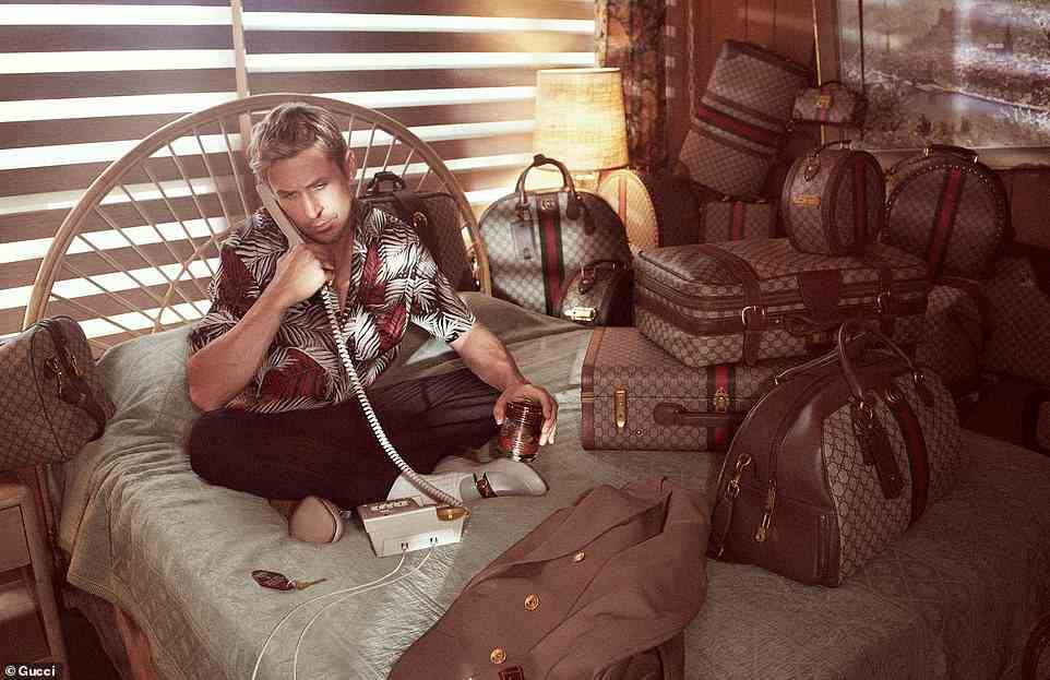 Der Schauspieler modelt in der vom britischen Modefotografen Glen Luchford fotografierten Reisekampagne alles vom Maßanzug bis zum Hawaiihemd