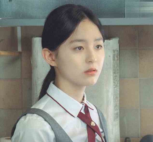 Die jüngste Schwester Oh-in-kyung, die möglicherweise Amy March aus Louisa Alcotts ursprünglichem Roman darstellt, besucht eine angesehene Kunstschule