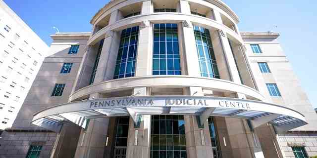 DATEI: Dieses Aktenfoto vom 6. November 2020 zeigt eine allgemeine Ansicht des Pennsylvania Judicial Center, Heimat des Commonwealth Court in Harrisburg, Pennsylvania.