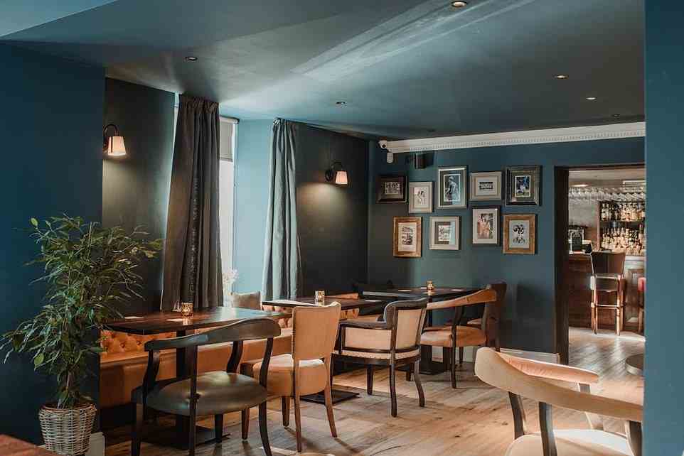 Phil empfiehlt Reisenden, The Bonnie Badger zu besuchen, ein Restaurant mit Zimmern in Gullane.  Es wird von Tom Kitchin geleitet, den er als „Pionier der neuen schottischen Gastronomie“ bezeichnet.