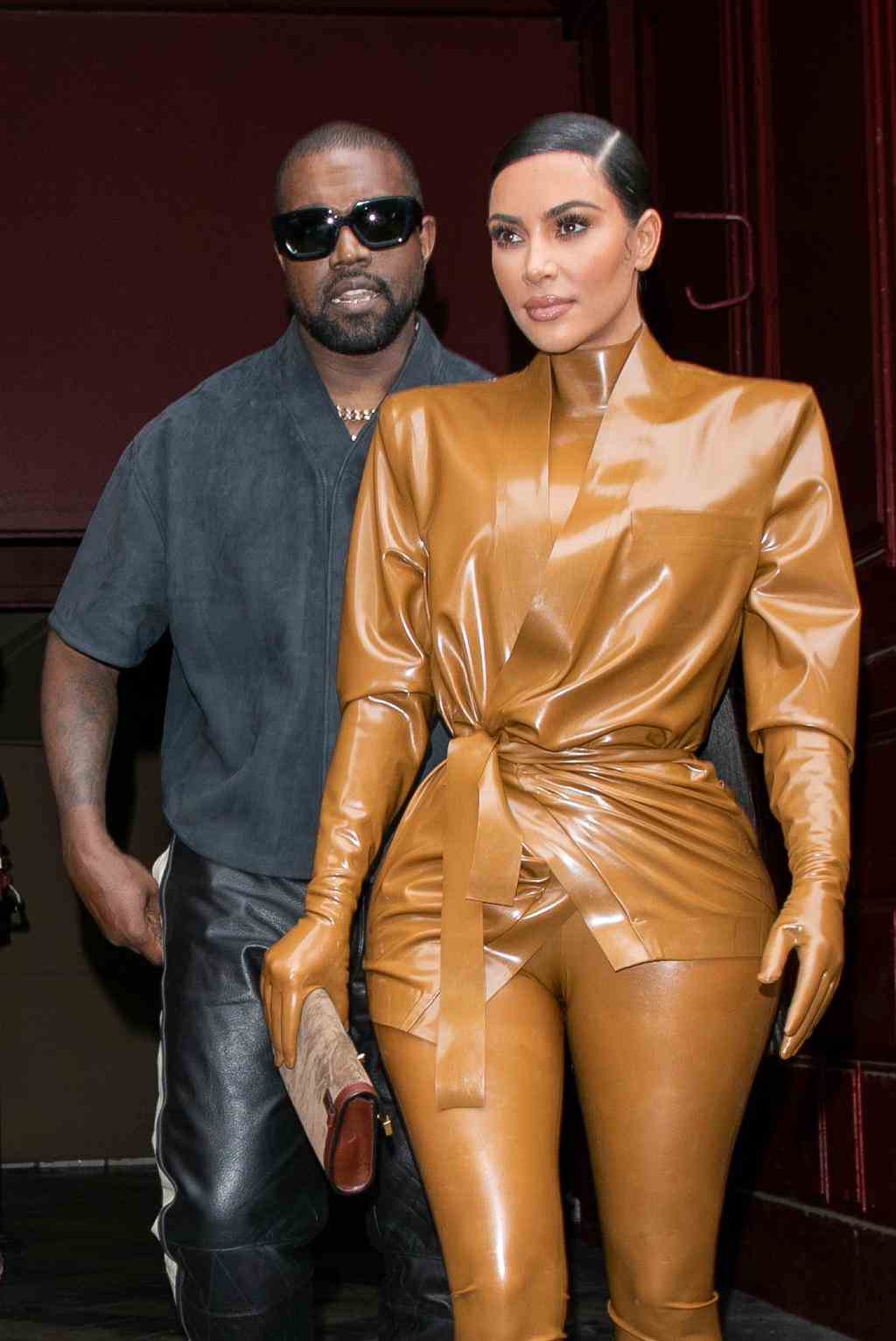 Kanye West & Kim Kardashian verlassen den Sonntagsgottesdienst von K.West im Theatre Des Bouffes Du Nord – Paris Fashion Week Womenswear Herbst/Winter 2020/2021