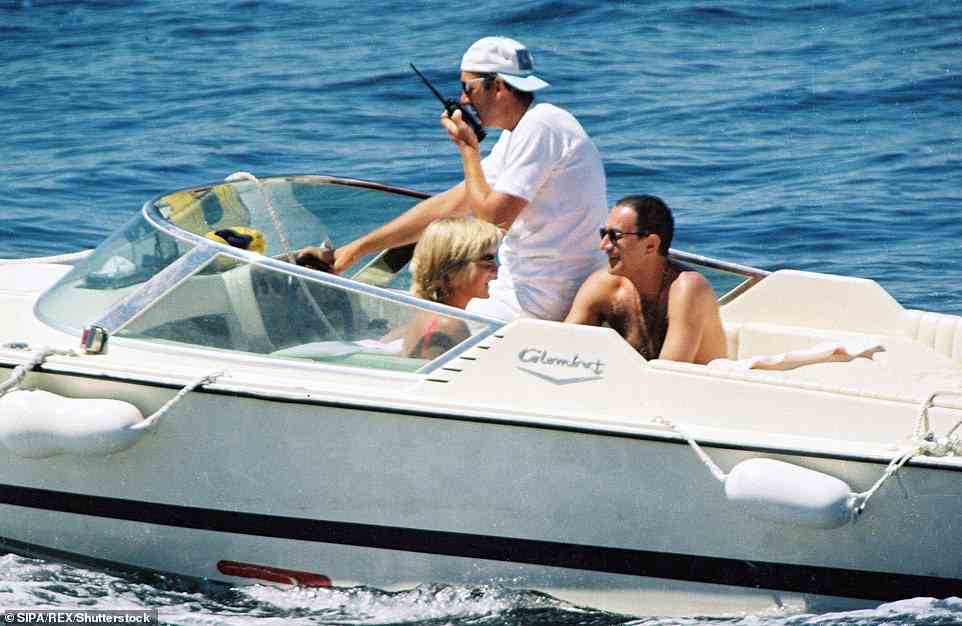 Aufgrund des Ortes sollen die Szenen den Urlaub von Diana und Dodi auf ihrer Luxusyacht im französischen St. Tropez im Jahr 1997 darstellen