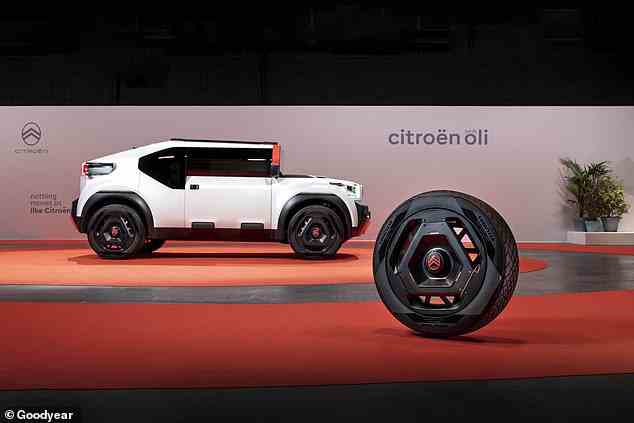 Goodyear nennt es Eagle GO.  Der evolutionäre Reifen debütierte auf dem Citroen Oli EV – einem zukünftigen SUV im Wert von 22.000 GBP, der selbst hauptsächlich aus 100 % recyceltem Material, einschließlich Karton, besteht