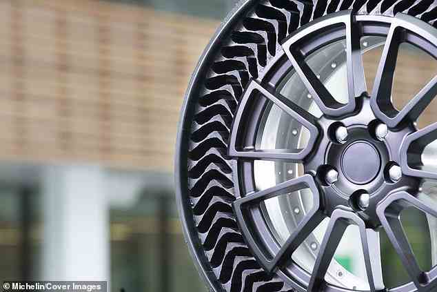 Michelin fügte hinzu, dass das Design auch 3D-gedruckt werden könnte und nachhaltiger, billiger und langlebiger wäre und wahrscheinlich den Kraftstoffverbrauch verbessern würde