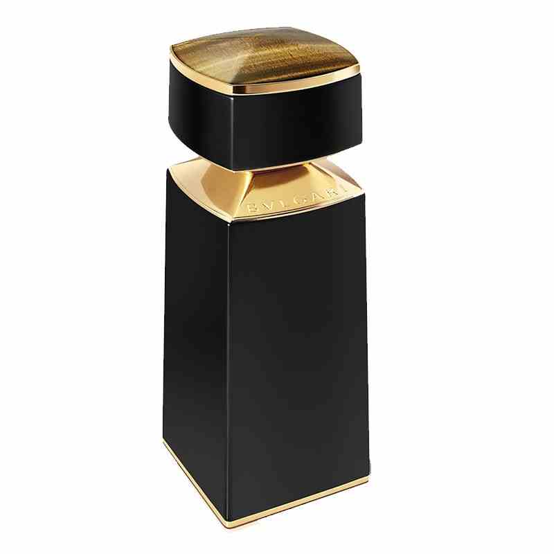 Die schwarz-goldene Parfümflasche Bulgari Le Gemme Tygar Eau de Parfum auf weißem Hintergrund