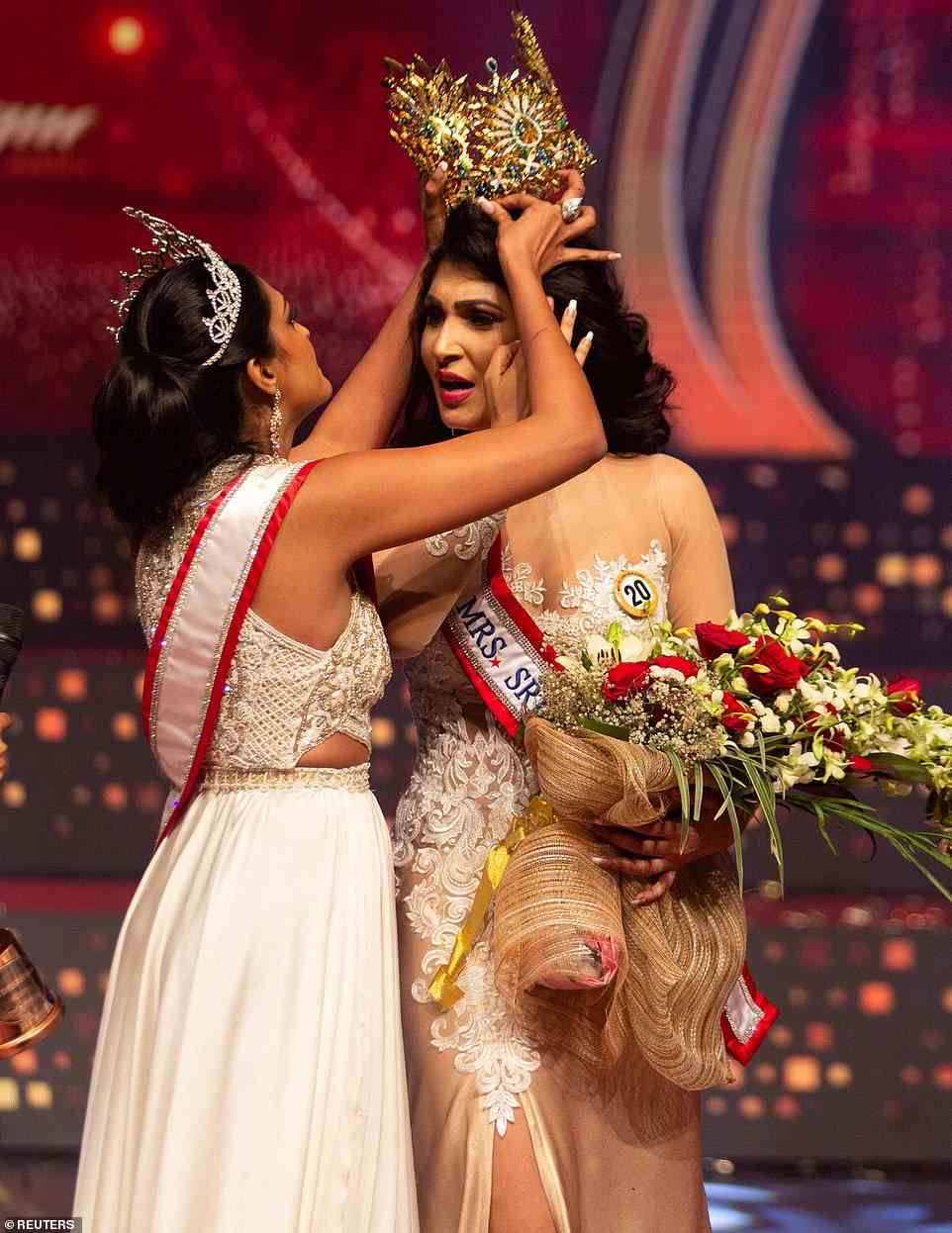 Pushpika De Silva, who won Miss Sri Lanka in April 2020, was left 'injured' after past winner Caroline Jurie ripped her crown off her head in a dramatic moment, which left audiences stunned