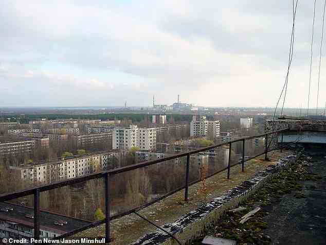 Am 26. April 1986 erlitt ein Kraftwerk am Stadtrand von Pripyat einen schweren Unfall, bei dem einer der Reaktoren Feuer fing und explodierte, wodurch radioaktives Material in die Umgebung gelangte