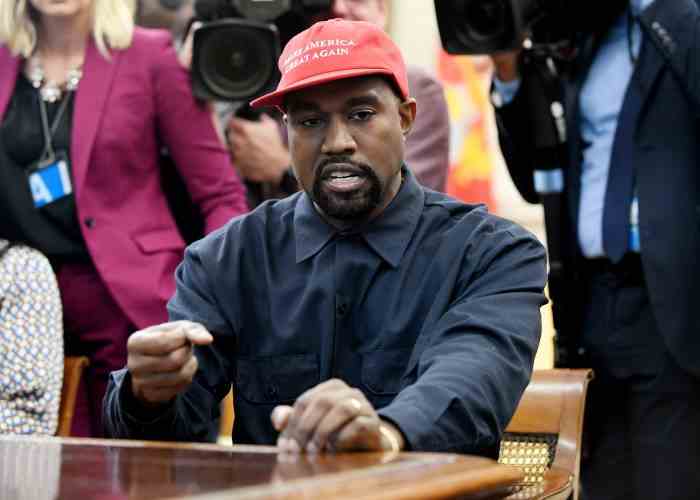 Kanye Wests Instagram wurde wegen Verstoßes gegen Regeln eingeschränkt, nachdem er einen umstrittenen antisemitischen Beitrag geteilt hatte