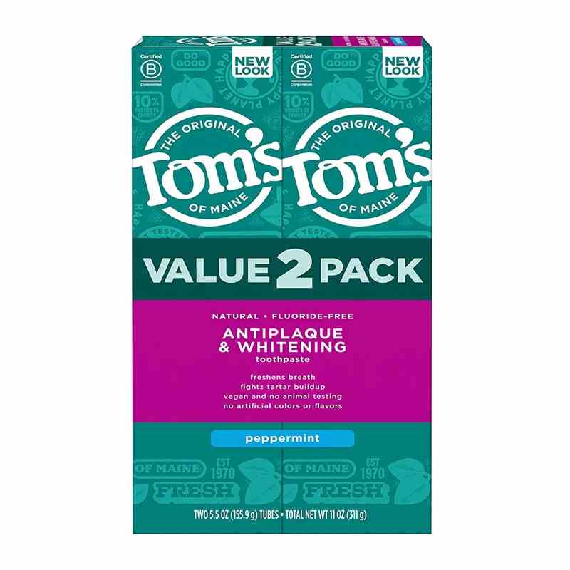 Eine grün-weiße Packung der Tom's of Maine Antiplaque & Whitening Toothpaste (2er-Pack) auf weißem Hintergrund