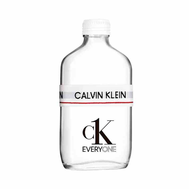 Eine Klarglas-Parfümflasche des Calvin Klein CK Everyone Eau de Toilette auf weißem Hintergrund