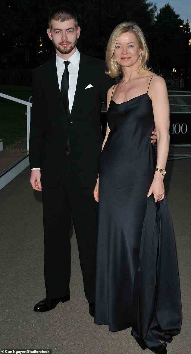 Cassius und seine Mutter Lady Helen Taylor pflegen eine enge Beziehung.  Zusammen abgebildet beim Centenary Gala Dinner der britischen Vogue