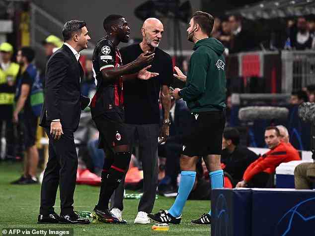 Der wütende AC Milan-Chef Stefano Pioli gab bekannt, dass er dem Schiedsrichter gesagt hatte, „was er von ihm hält“.