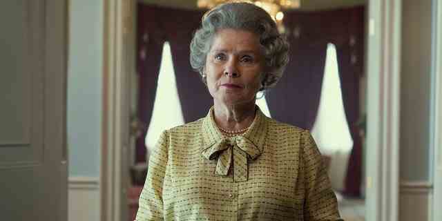 Imelda Staunton wird in der kommenden Staffel von „The Crown“ als Queen Elizabeth II zu sehen sein.