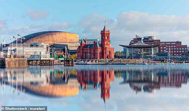 Cardiff, oben, wurde in der Conde Nast Traveller-Umfrage als fünftfreundlichste Stadt Großbritanniens genannt