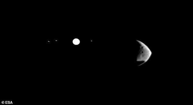 Hier verdeckt der Marsmond Callisto.  Links sind Jupiter und die anderen drei galiläischen Monde zu sehen