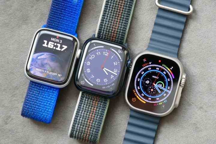 Die Apple Watch Ultra mit der Apple Watch Series 8 und Watch SE 2.