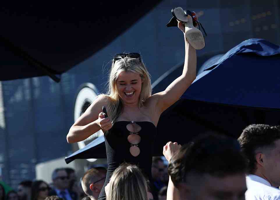Meanwhile, in Melbourne, punters took in the Caulfield Cup before enjoying drinks in the sun afterwards