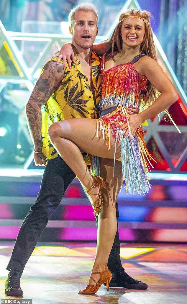 Performance-Künstlerin: Maisie trat 2020 mit Gorka Marquez bei Strictly Come Dancing auf und gab zu, dass öffentliche Kritik ihr Selbstvertrauen während ihrer Zeit im Wettbewerb erschüttert hatte