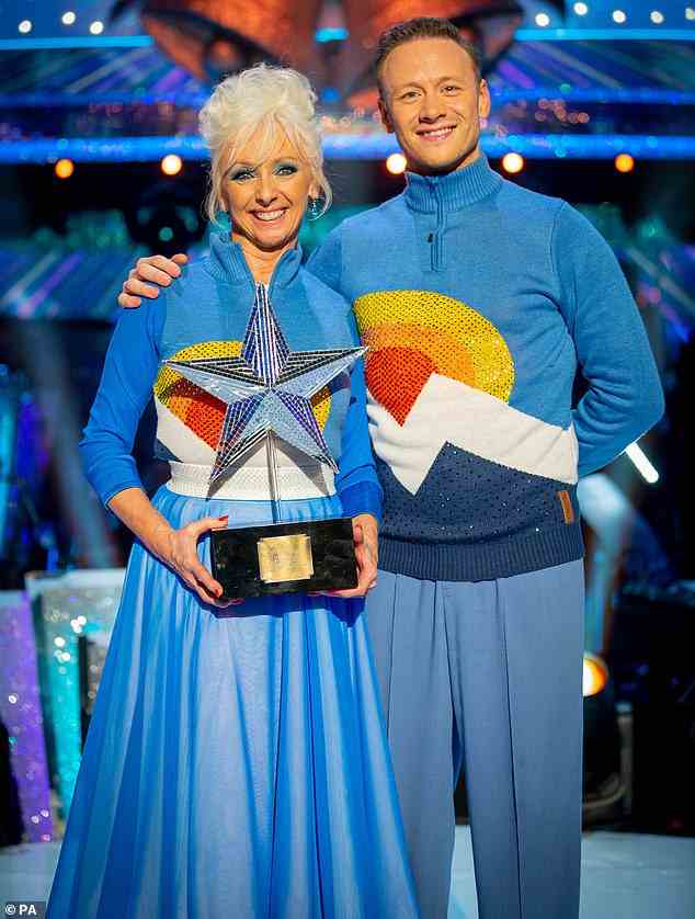 Erstaunlich: Während der 15. Serie des BBC-Promi-Tanzwettbewerbs erreichte Debbie das Finale und gewann später das Weihnachtsspecial im Jahr 2019 (im Bild mit Kevin Clifton)