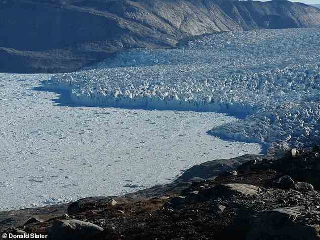 Die Ergebnisse deuten auch darauf hin, dass, wenn sich die Atmosphäre seit 1979 nicht erwärmt hätte, die Auswirkungen des Schmelzens von U-Booten erheblich verringert worden wären.  Im Bild: Der Kangiata-Nunata-Sermia-Gletscher, der im Südwesten Grönlands unter dem Meer schmilzt