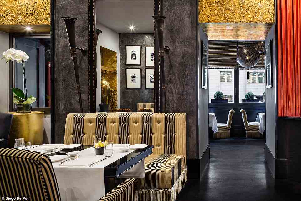 Die schicke Brunello Bar und Restaurant im Hotel Regina, oben abgebildet, ist bei Einheimischen sehr beliebt