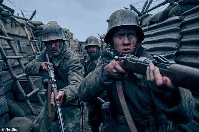 Dark: Der Film folgt dem Leben des deutschen Soldaten Paul Bäumer, der sich, nachdem er sich mit seinen Freunden zur Armee gemeldet hat, den erschütternden Realitäten des Krieges ausgesetzt sieht