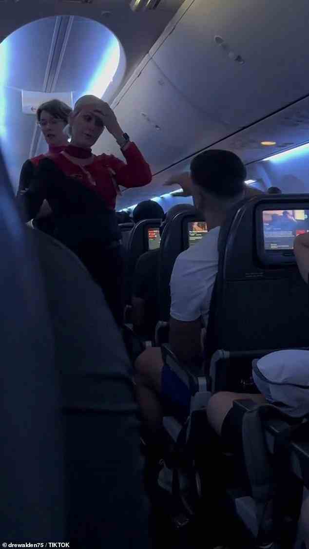 Der Passagier und seine Familie wurden von ihrem Flug Qantas QF44 Denpasar nach Sydney vom 20. Oktober entfernt, weil sie die Besatzung „mehrmals vor dem Abflug von Bali“ missbraucht hatten.