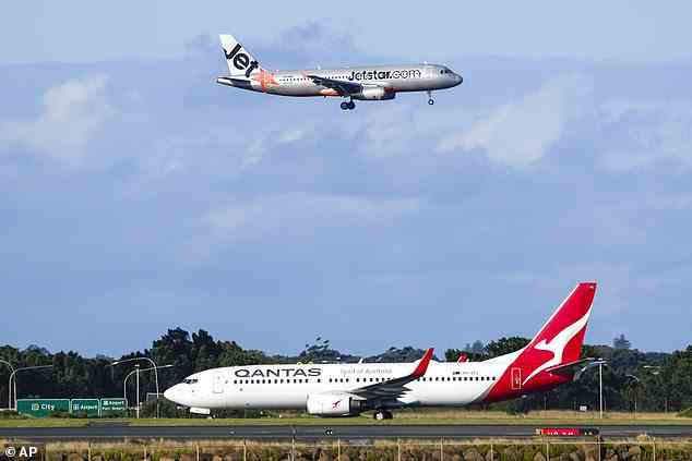 Ein Qantas-Sprecher sagte, dass die Kabinenbesatzung das Verfahren befolgt habe und Reiseverbote verhängt werden könnten, wenn die Auseinandersetzung von einem Gremium überprüft werde