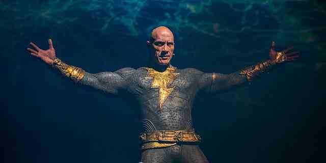 Schauspieler Dwayne "Der Stein" Johnson tritt beim Warner Brothers-Panel auf, um für seinen kommenden Film zu werben "Schwarzer Adam" auf der Comic-Con International 2022 in San Diego.