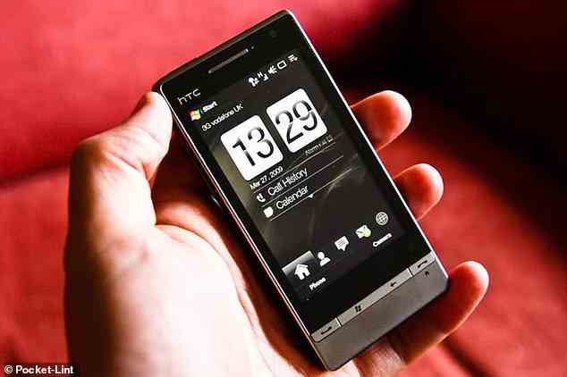 Das HTC Touch Diamond2 (im Bild) ist das zweitprofitabelste, mit 542,90 £ aus nur einem Verkauf in diesem Jahr.  Dies wurde 2009 veröffentlicht, ein Jahr nach der Veröffentlichung der zweiten Generation des iPhone 3G, und wurde als „persönlicher digitaler Assistent“ von Windows gebrandmarkt