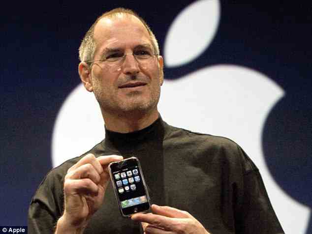 Es war am 9. Januar 2007, als der verstorbene Apple-Gründer Steve Jobs auf der Macworld-Veranstaltung des Unternehmens auf die Bühne trat, um anzukündigen, dass es dabei sei, „einen iPod, ein Telefon und einen Internet-Kommunikator“ zu enthüllen.