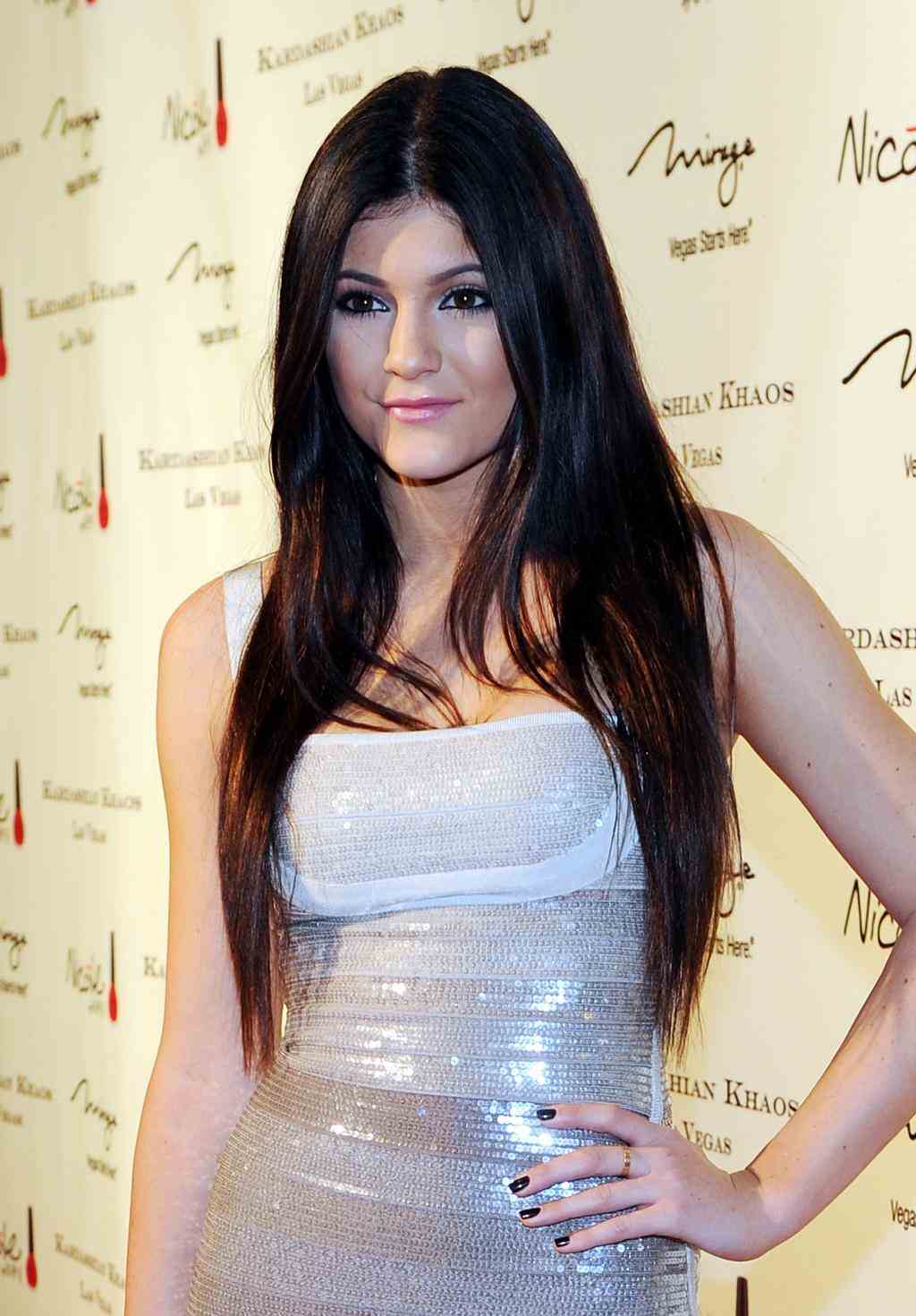 Die Familie Kardashian feiert die Gradn Opening von Kardashian Khaos im The Mirage Hotel & Casino – Red Carpet